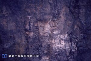 順利完成山岳隧道穿越破碎帶挖進工作