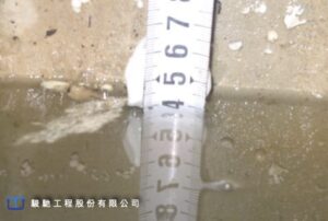 修復後的筏基底版滲水量(＜3m3/day)遠低於原設計抽水泵負載容量及合約要求